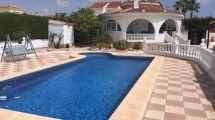 Villa en una zona tranquila de Denia con piscina