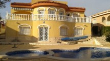 Belle villa avec des vues sur mer et piscine à Quesada