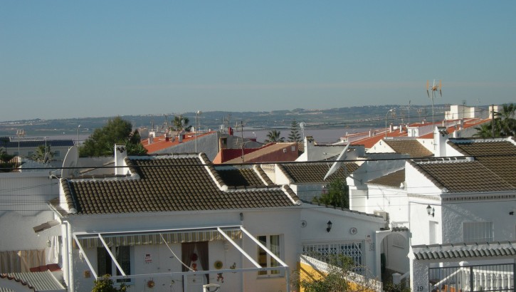 Freistehendes Haus mit separatem Gästeraum in San Luis, Torrevieja