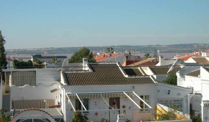 Freistehendes Haus mit separatem Gästeraum in San Luis, Torrevieja