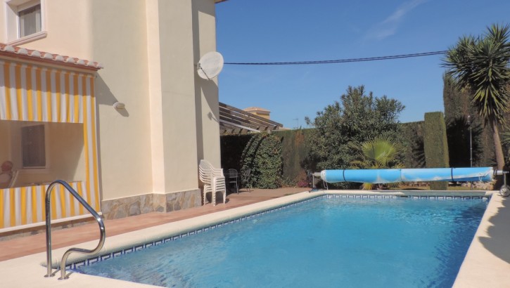 Villa with pool and views in Denia