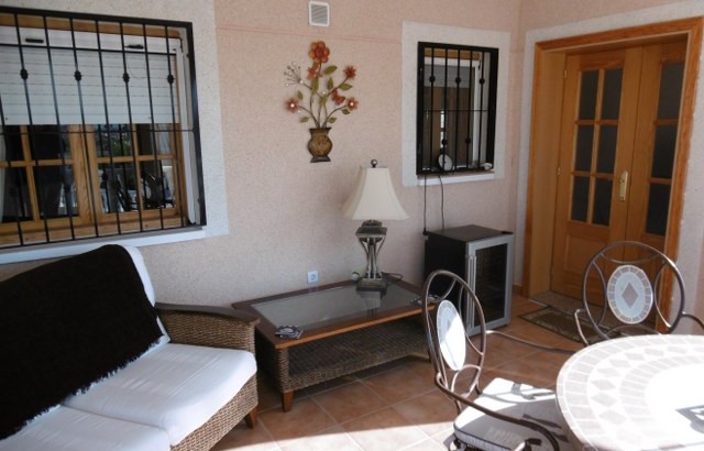 Detached villa with pool in La Marina