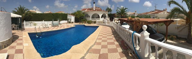 South facing villa with pool in Quesada