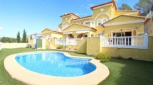 Nice townhouse in Calpe with pool