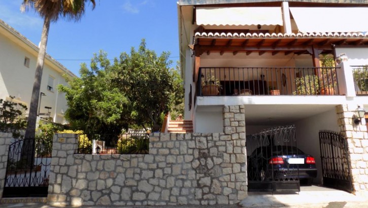 Semidetached house with sea view in Moraira