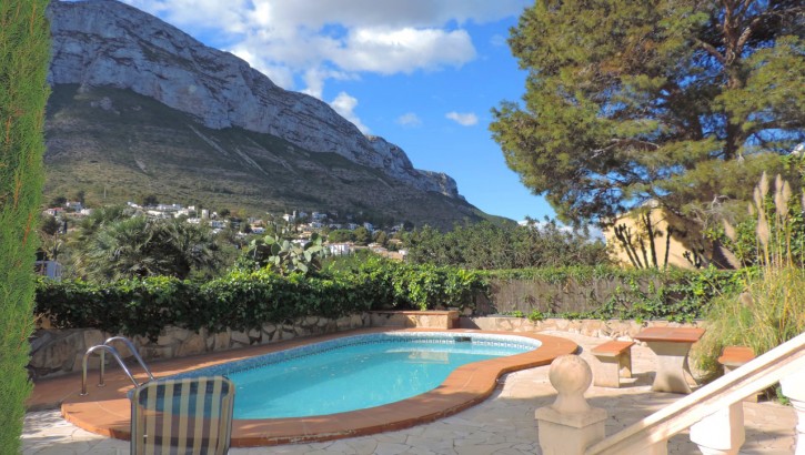 Casa hermosa con piscina en Denia