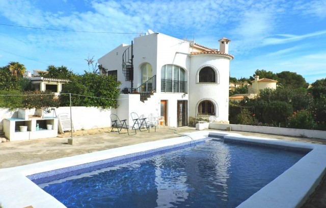 Große Villa mit Pool und Meerblick in Calpe