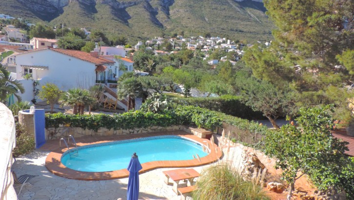 Cozy house with pool in Denia