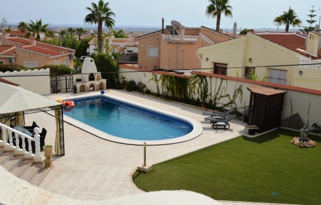 Villa de lujo con piscina en Quesada