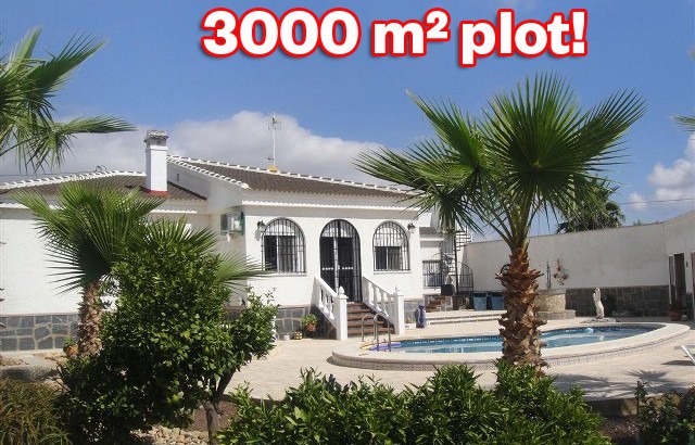 Beautiful villa with pool near Los Montesinos