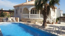 Nice villa with 2 units in La Marina