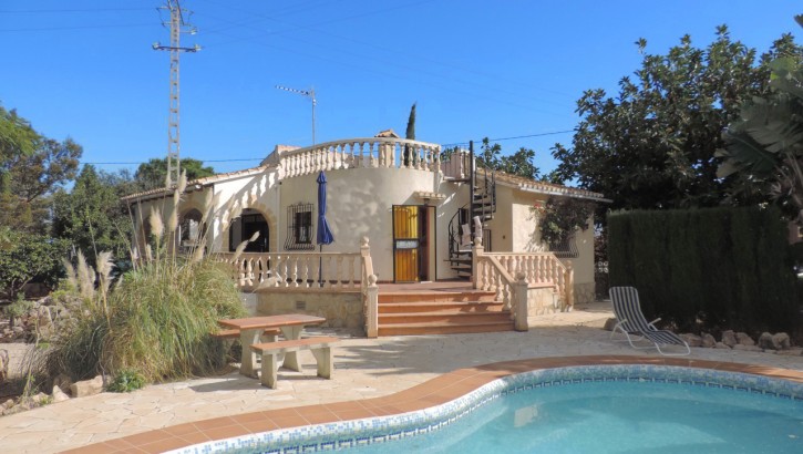 Cozy house with pool in Denia