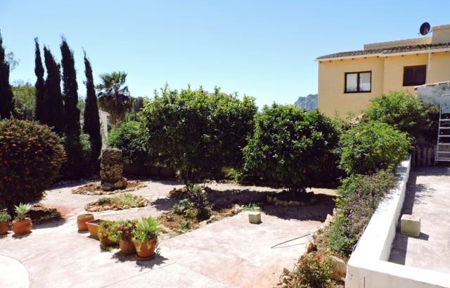 Huge beautiful villa with pool and views in Calpe