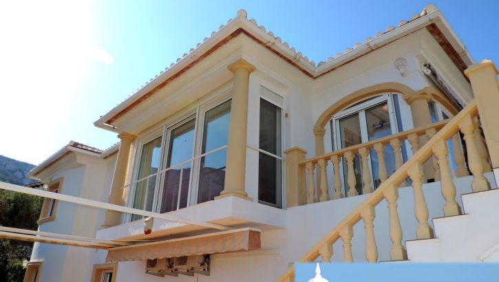 Modern villa with fantastic views in Denia