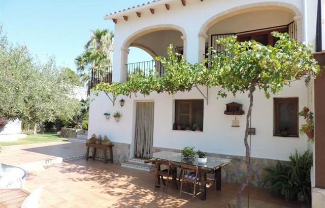 Huge villa with great sea views in Denia