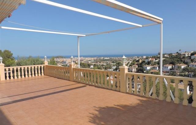 Modern villa with fantastic views in Denia