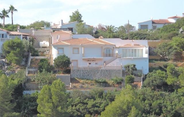 Villa moderna con vistas hermosas en Denia