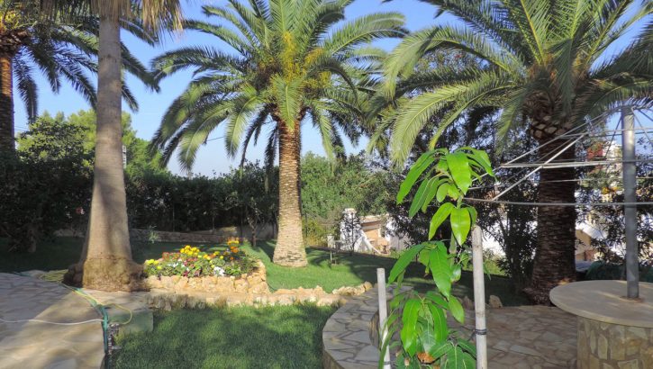 Lovely villa with views and pool in Denia