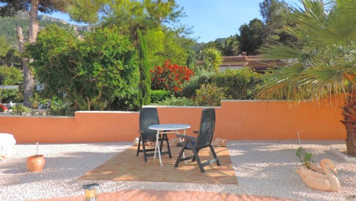 Nice villa with apartment and pool in Denia