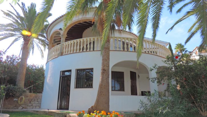 Lovely villa with views and pool in Denia