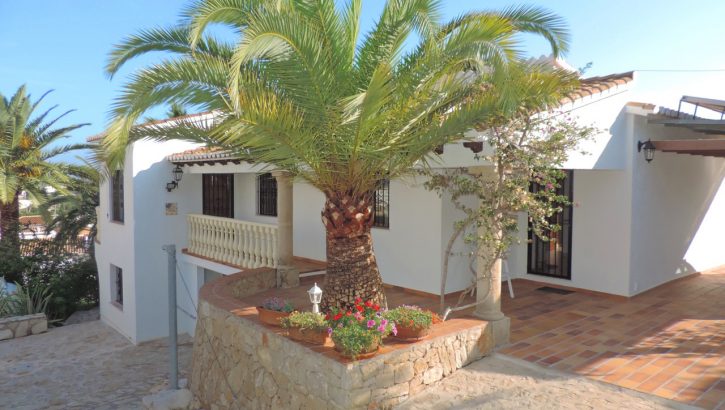 Villa con vistas y piscina en Denia