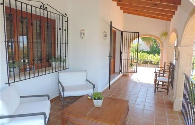 Huge villa with great sea views in Denia