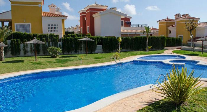 Chalets adosados a un paso de Alicante