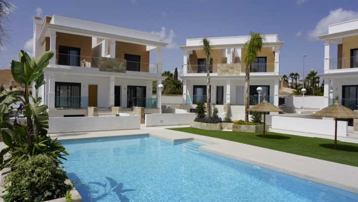Lovely modern townhouses in Quesada