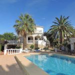 Villa hermosa con vistas y piscina en Denia