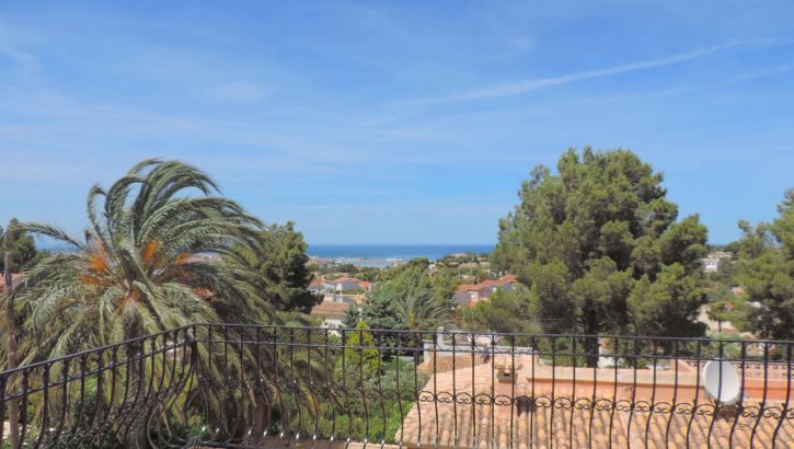 Nice villa with amazing views in Denia