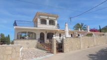 Bonita villa con vistas hermosas en Denia