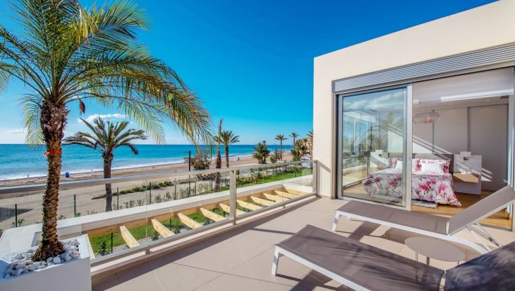 Top frontline beach townhouses in Villajoyosa