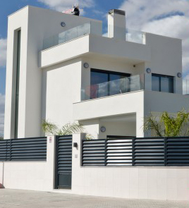 New built villas 300m from the sea in La Marina