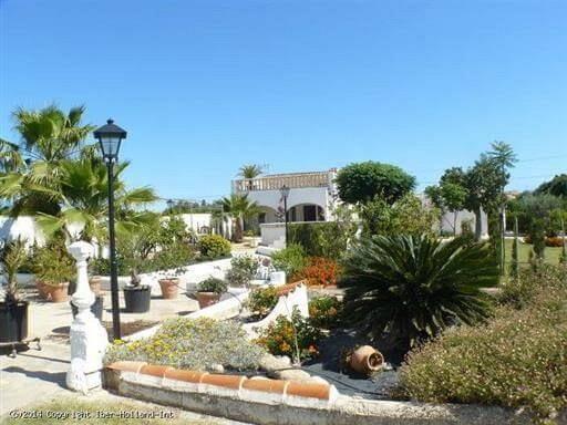 Une finca seulement à 400 m du mer à Els Poblets