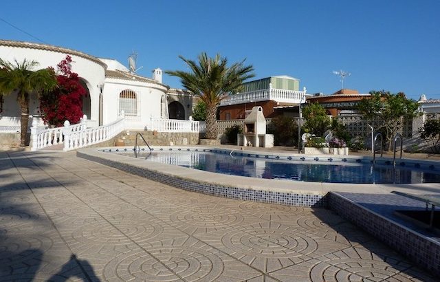 Charming detached villa with pool at Torrevieja