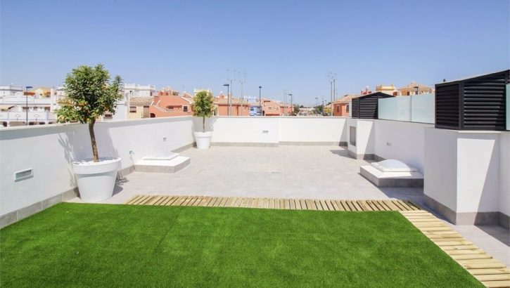 Detached villas located near the golf court in Murcia