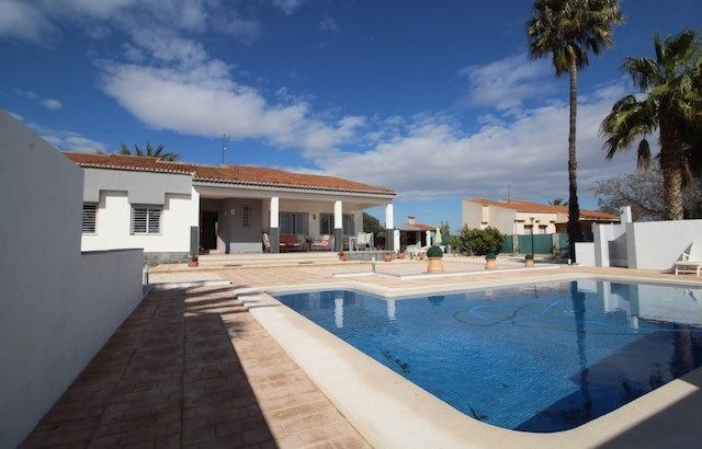 Villa grande cerca de la playa en Santa Pola