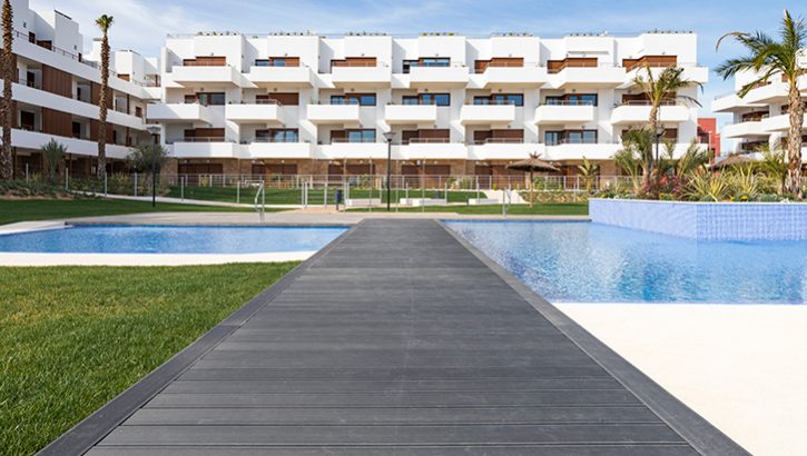 Modern apartments near the beach in Campoamor