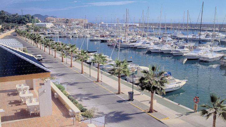 Des maisons mitoyennes au première ligne à Villajoyosa