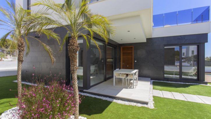 Modern villas with amazing views in Guardamar