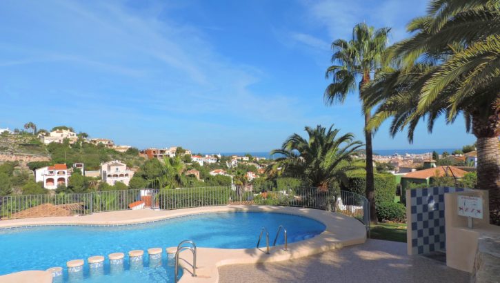 Villa in quiet area with sea view in Denia