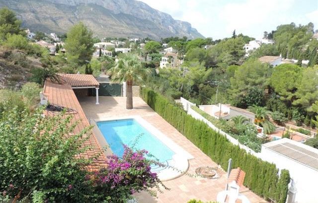 Villa in traumhaft ruhiger Lage mit Meerblick in Denia