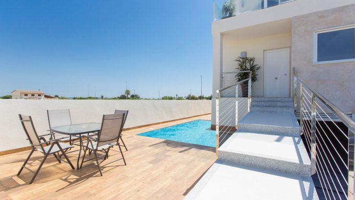 Semidetached villas with private pool in Daya Nueva