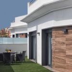 Moderne ebenerdige Häuser am Golfplatz in Murcia