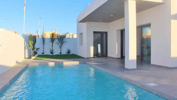 Lovely new construction villas with pool in Benijofar