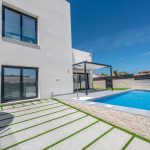 Nouvelles villas chics avec piscine à Quesada