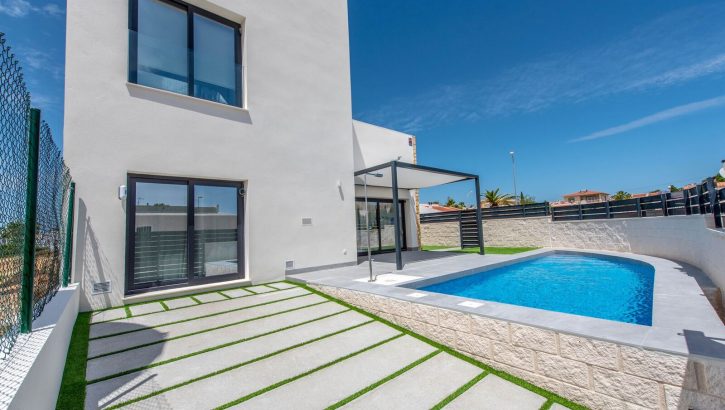 Nouvelles villas chics avec piscine à Quesada