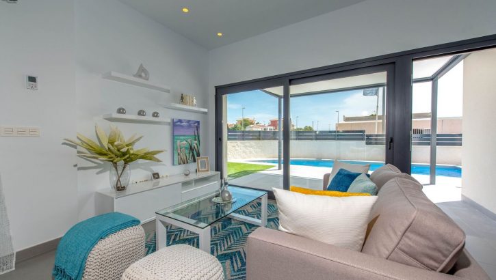 Casas nuevas elegantes en Quesada