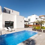 Charming new villas with pool in Torrevieja