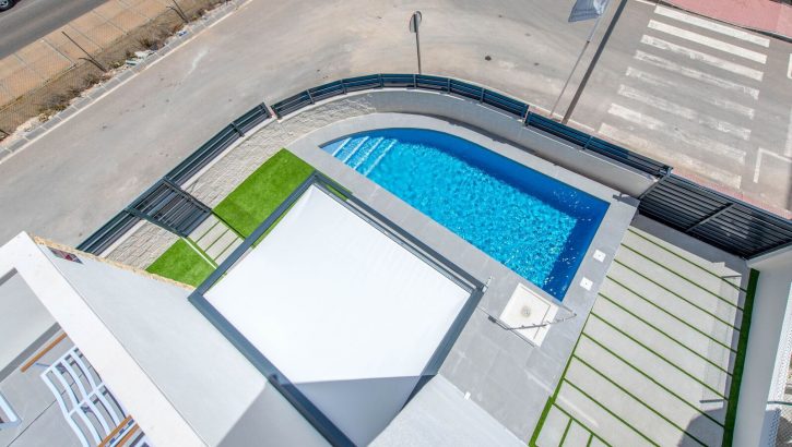 Nouvelles villas chics avec piscine à Quesada